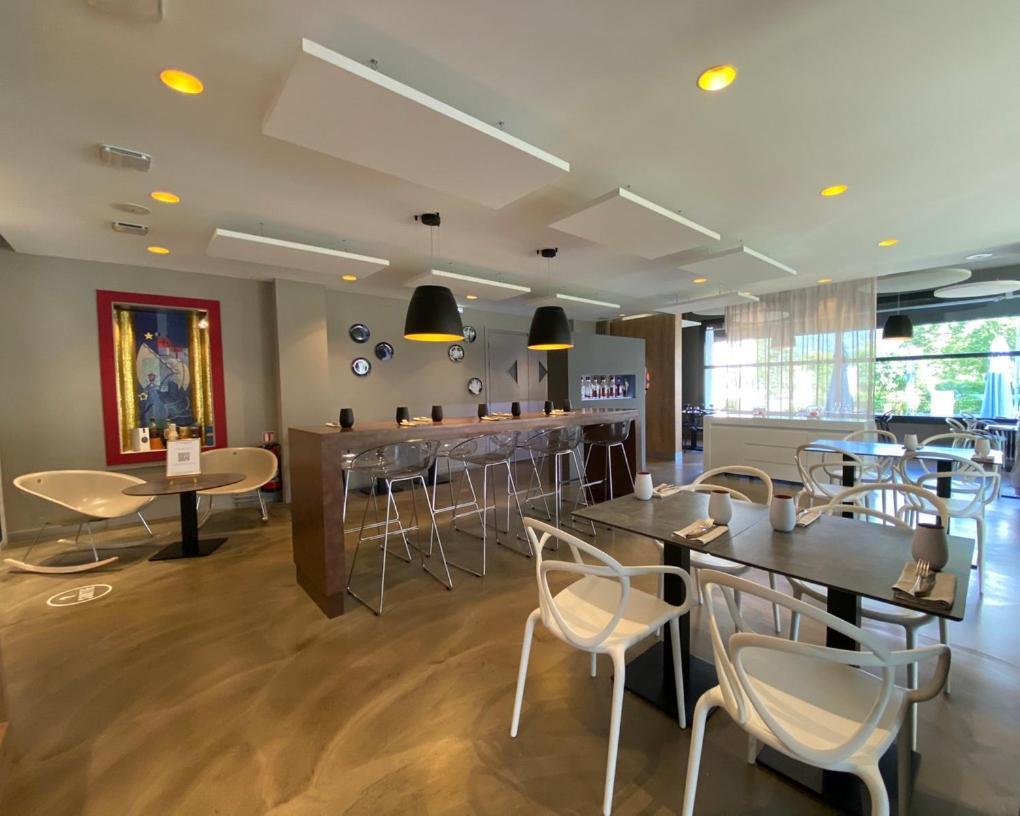 Logis Hotel Le Miramont Argelès-Gazost Exteriör bild