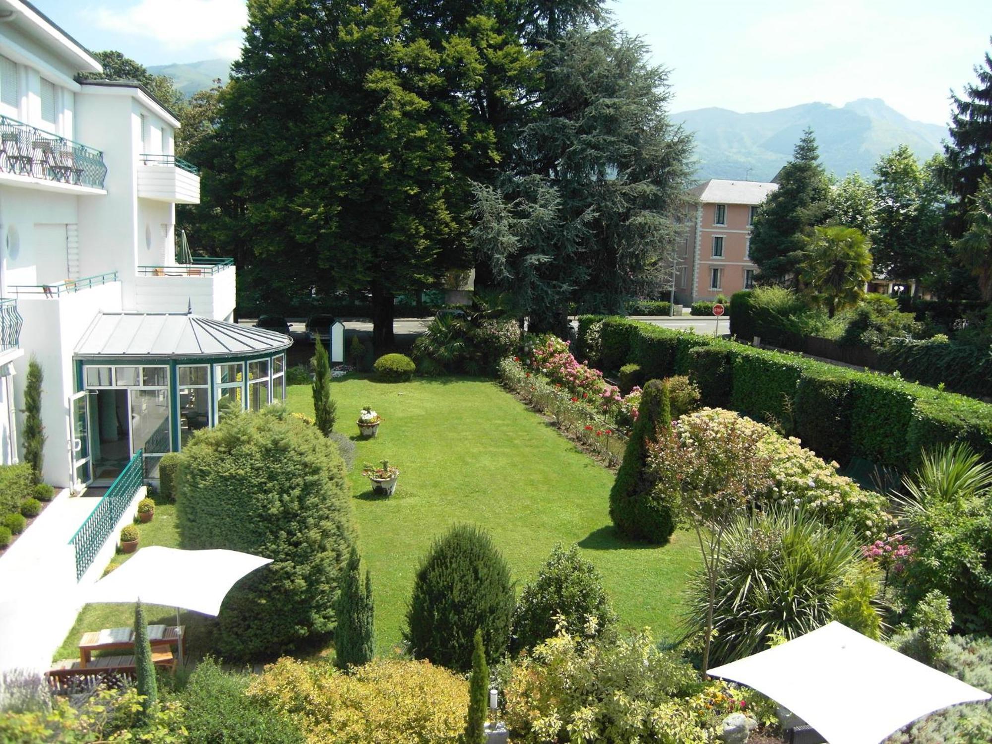 Logis Hotel Le Miramont Argelès-Gazost Exteriör bild
