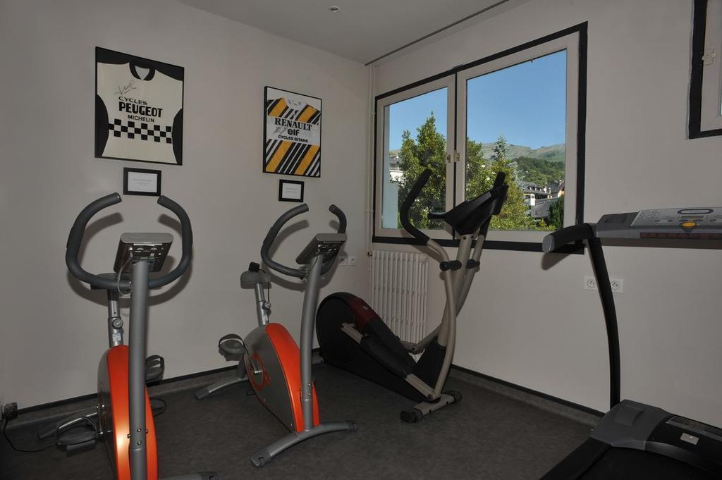 Logis Hotel Le Miramont Argelès-Gazost Exteriör bild